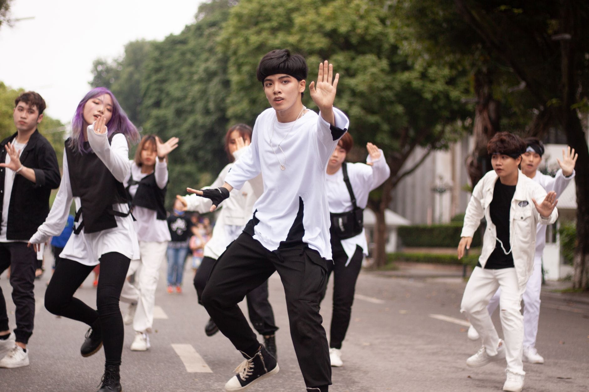 K-Pop i fenomen tanecznych fandomów, które żyją choreografiami
